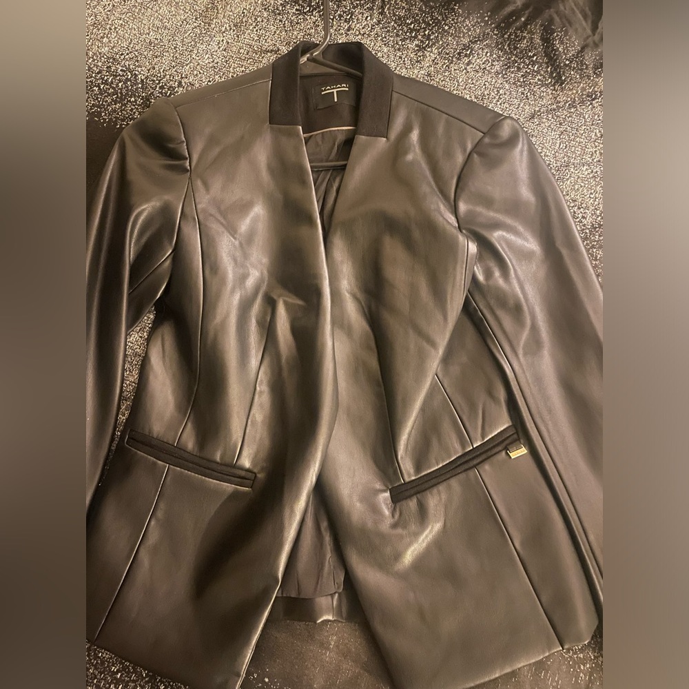 NWT TAHARI BLACK FAUX LEATHER JACKET (size 2)